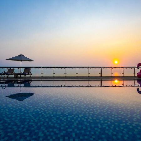 Serene Beach Hotel Danang Exterior photo