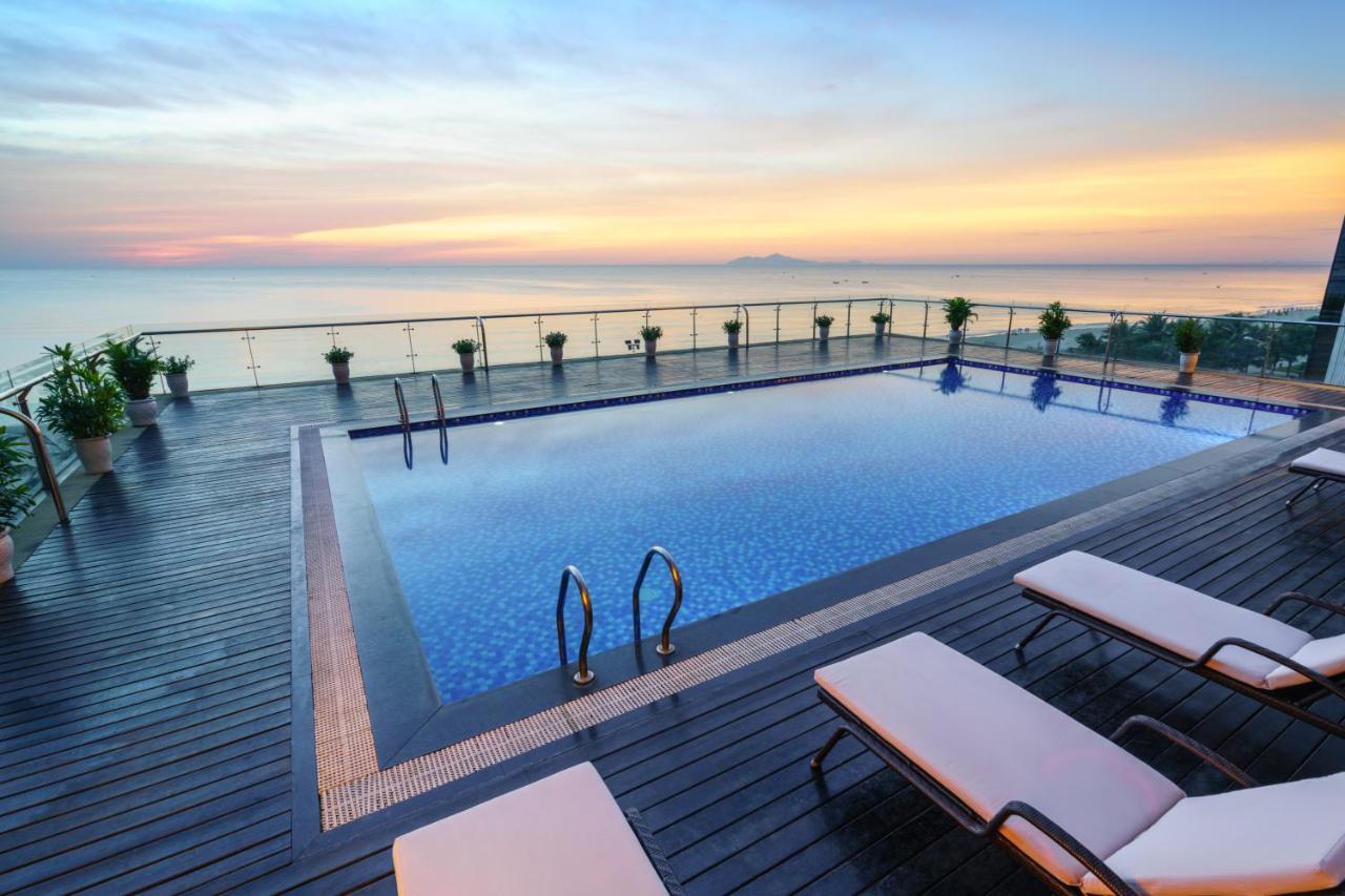 Serene Beach Hotel Danang Exterior photo