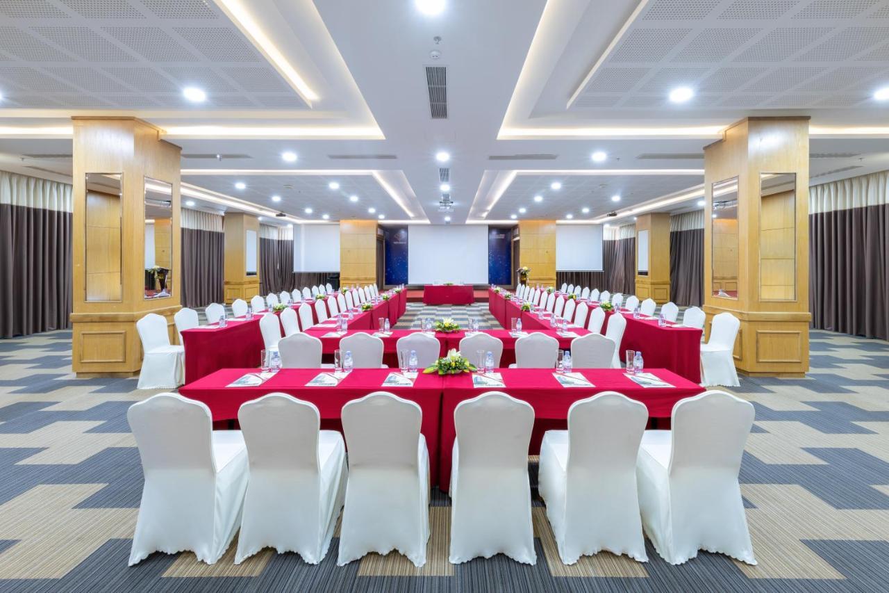 Serene Beach Hotel Danang Exterior photo