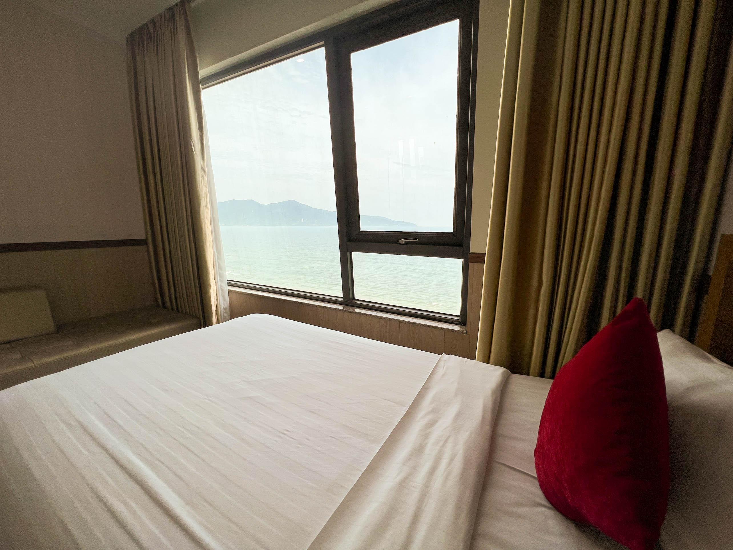 Serene Beach Hotel Danang Exterior photo