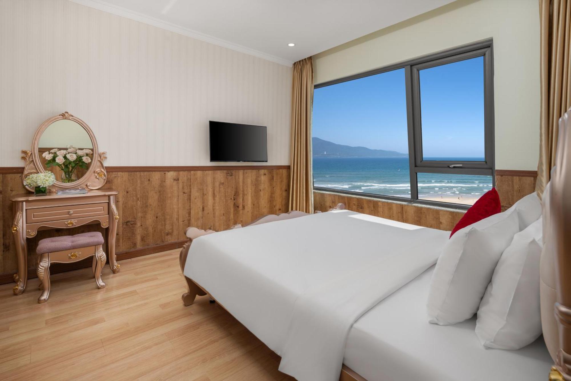 Serene Beach Hotel Danang Exterior photo
