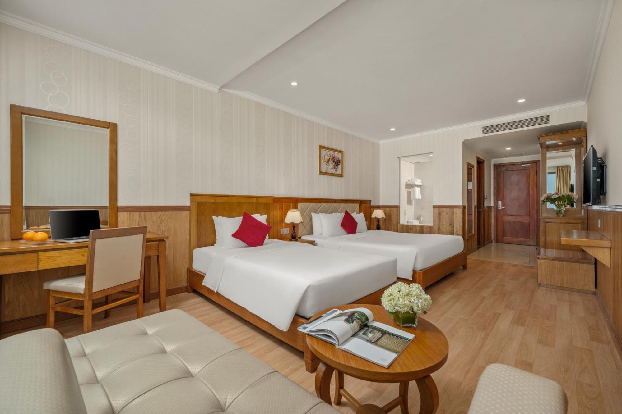 Serene Beach Hotel Danang Exterior photo