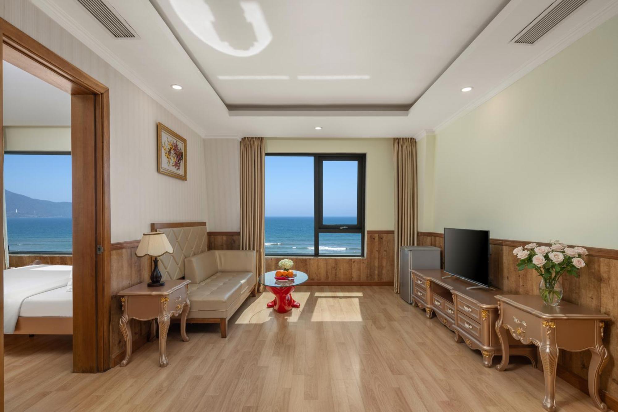 Serene Beach Hotel Danang Exterior photo