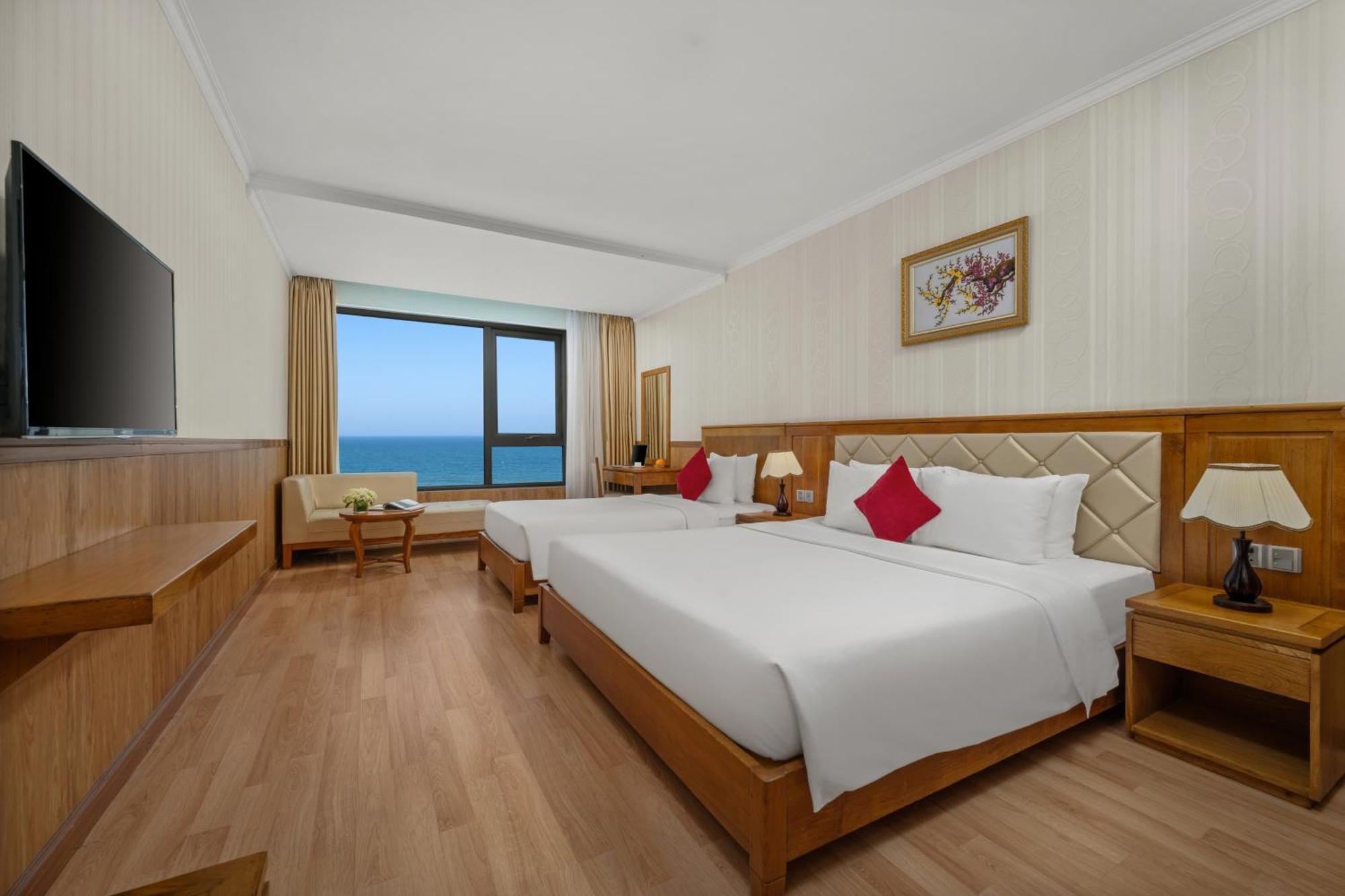 Serene Beach Hotel Danang Exterior photo