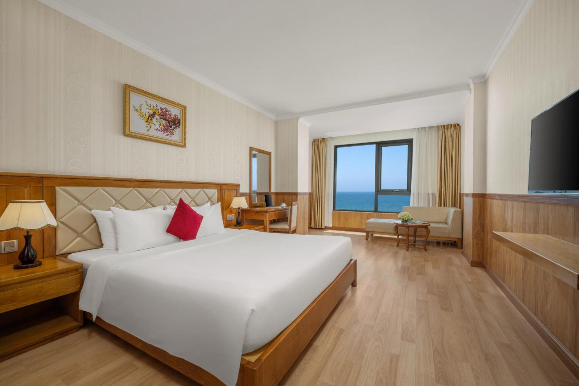 Serene Beach Hotel Danang Exterior photo