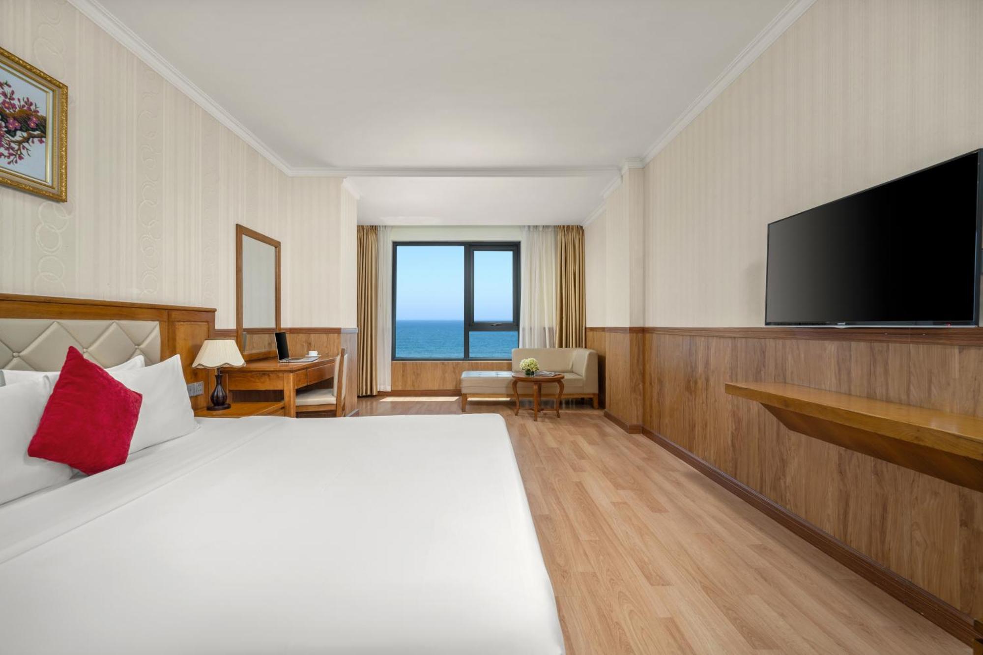 Serene Beach Hotel Danang Exterior photo