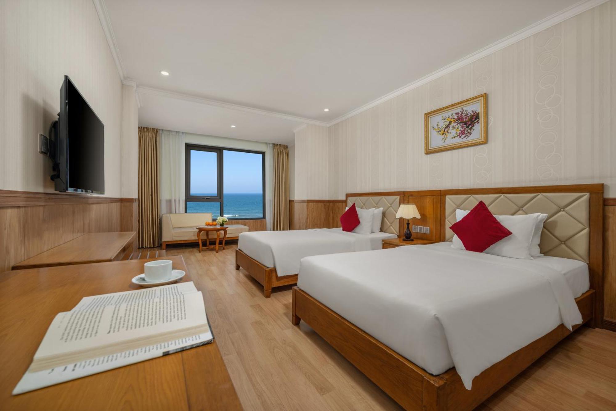Serene Beach Hotel Danang Exterior photo