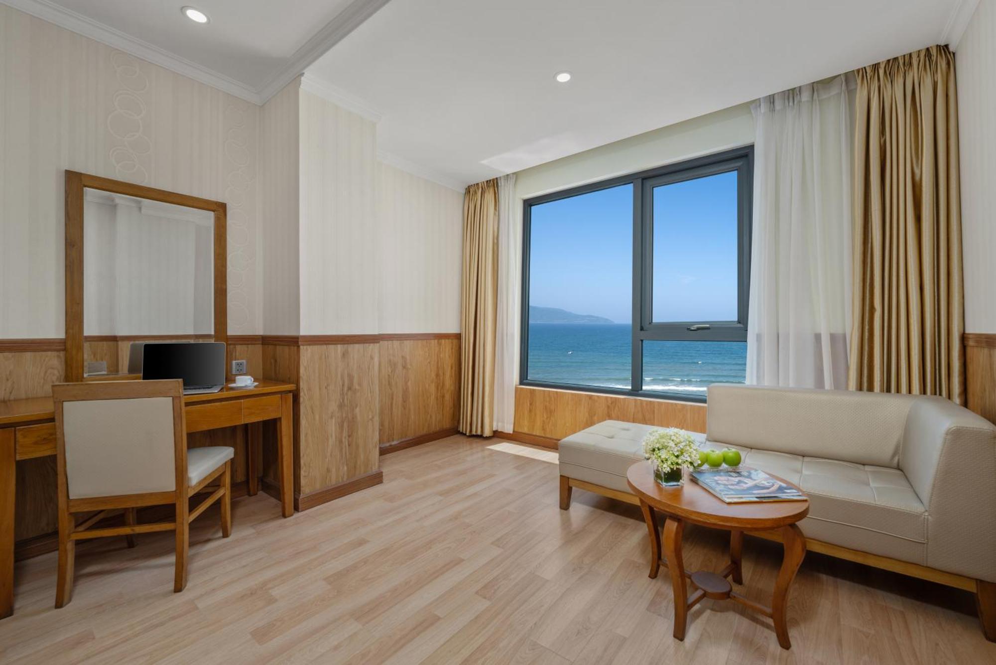 Serene Beach Hotel Danang Exterior photo