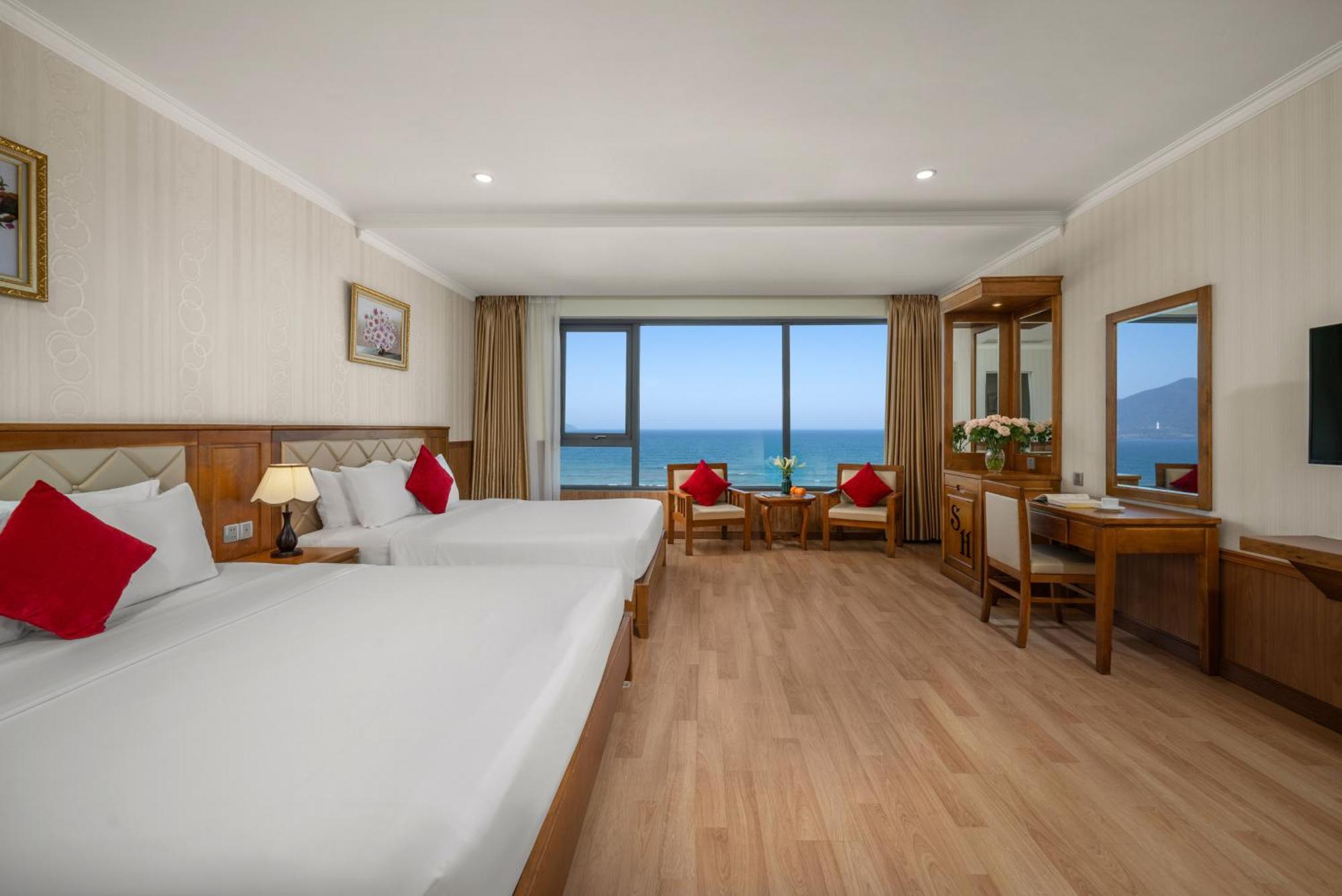 Serene Beach Hotel Danang Exterior photo