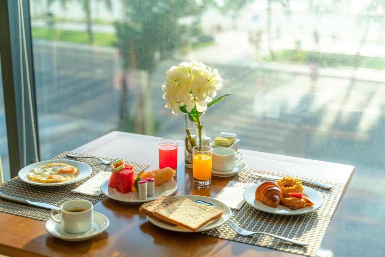 Serene Beach Hotel Danang Exterior photo